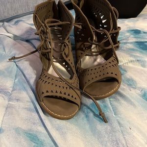 Tan/green shoes only worn once